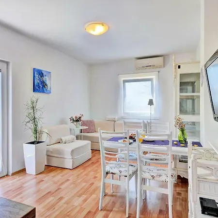 Lila Apartmán