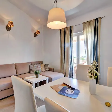 Lila Novigrad Istria