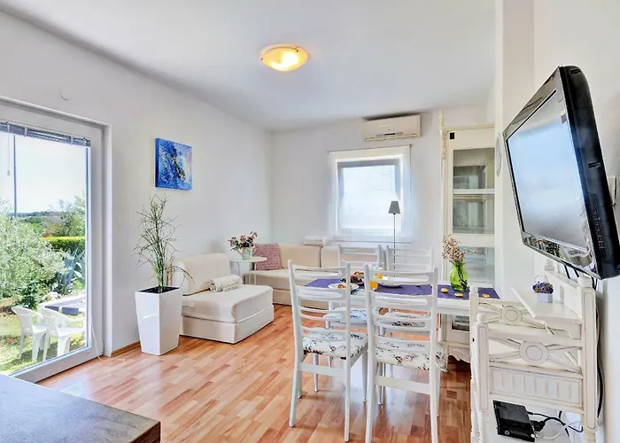 Lila Apartman