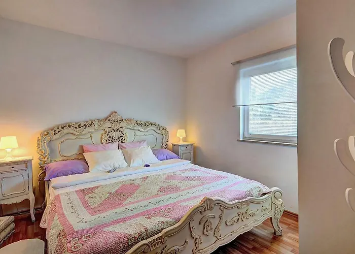 Lila Apartman
