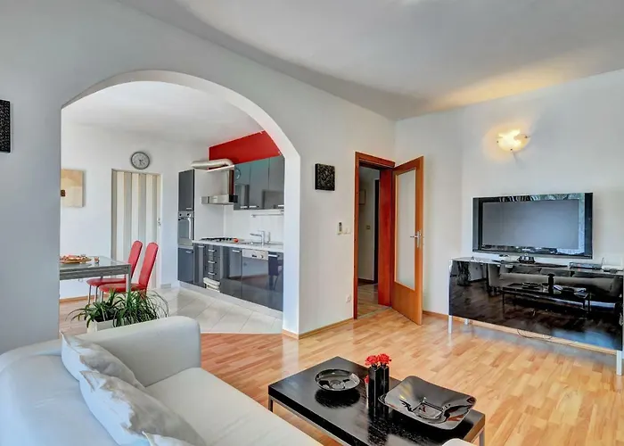 Lila Novigrad Istria