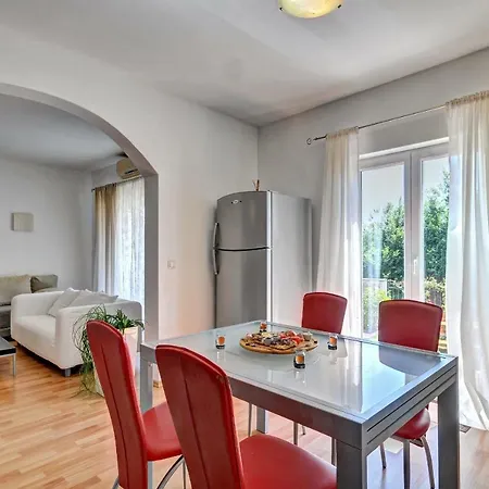 Lila Novigrad Istria